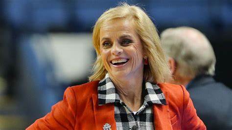 Kim Mulkey: The Trailblazing Coach Revolutionizing Women's Basketball